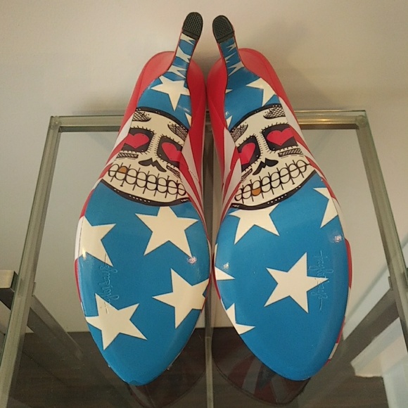 TaylorSays Wonder Woman Platform Heels - Picture 6 of 8